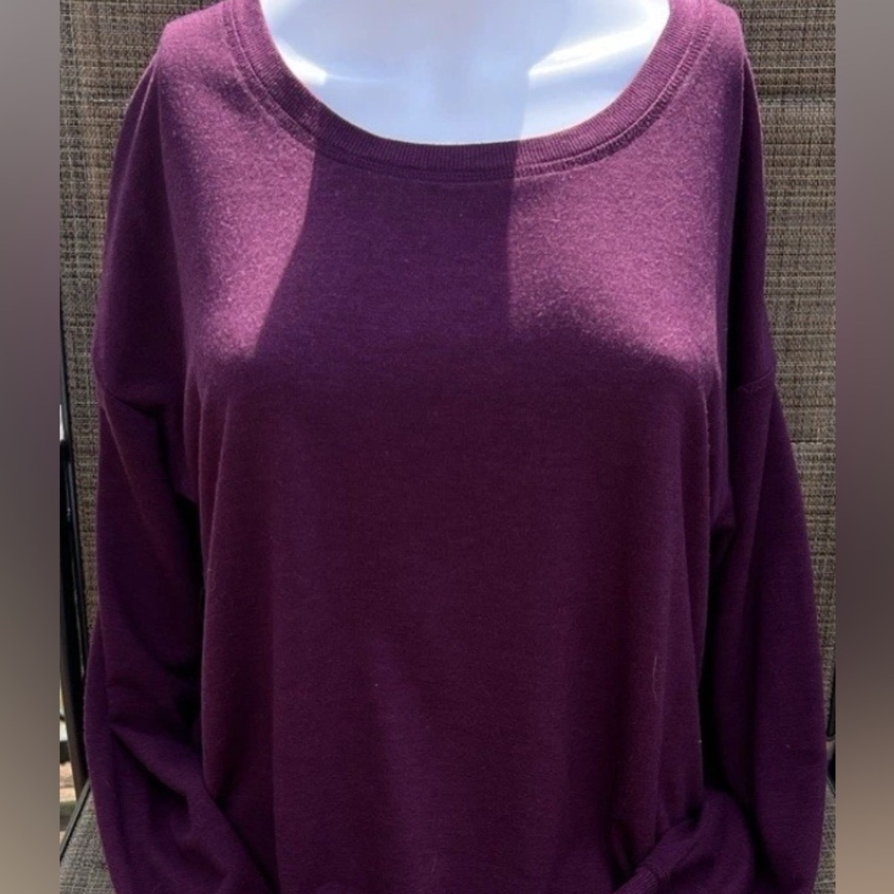 Avia Women's Rich Burgundy Long Sleeve Top. Size L.